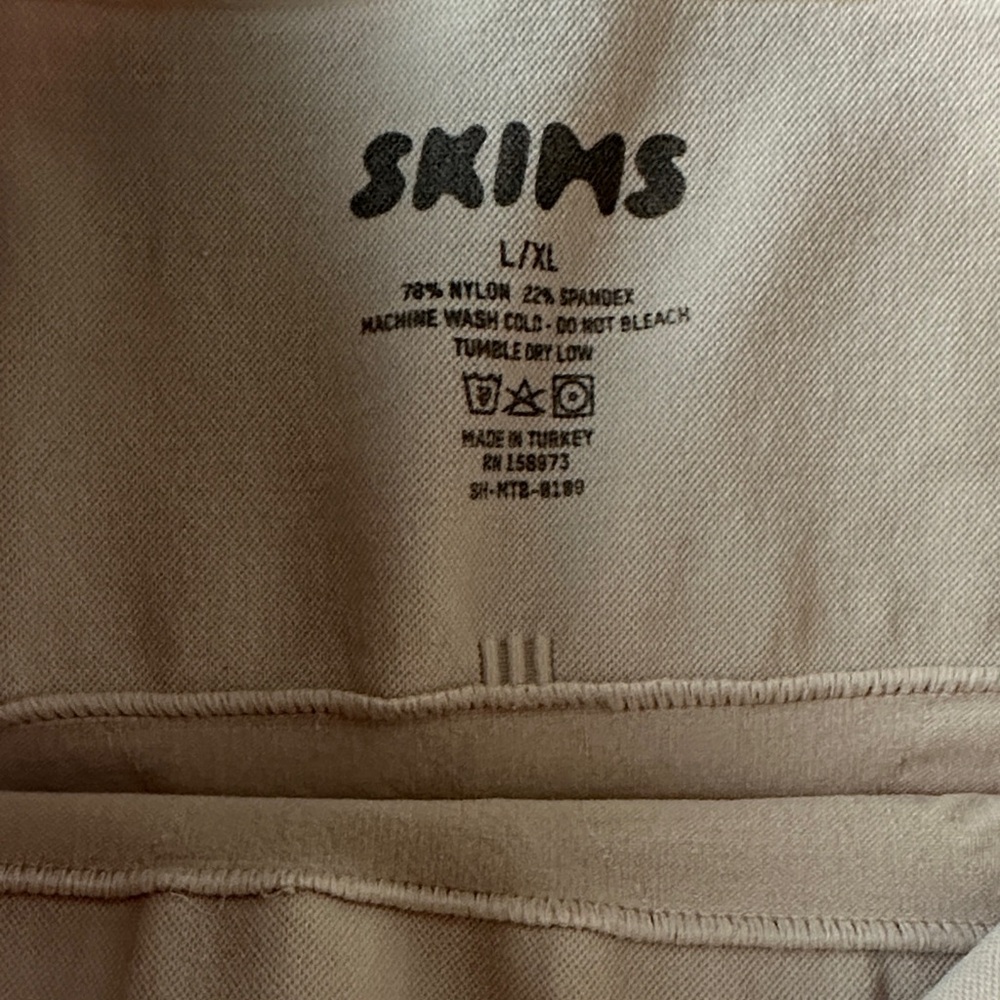SKIMS - Picture 3 of 8